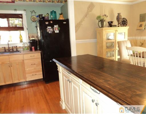 13 Landsdowne Road East Brunswick, NJ 08816 - Photo 9 of 18 Gallery Image 9