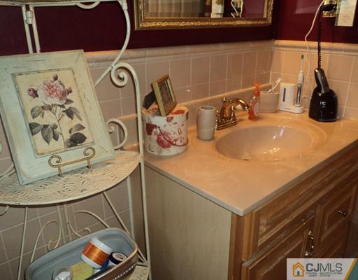 13 Landsdowne Road East Brunswick, NJ 08816 - Photo 10 of 18 Gallery Image 10
