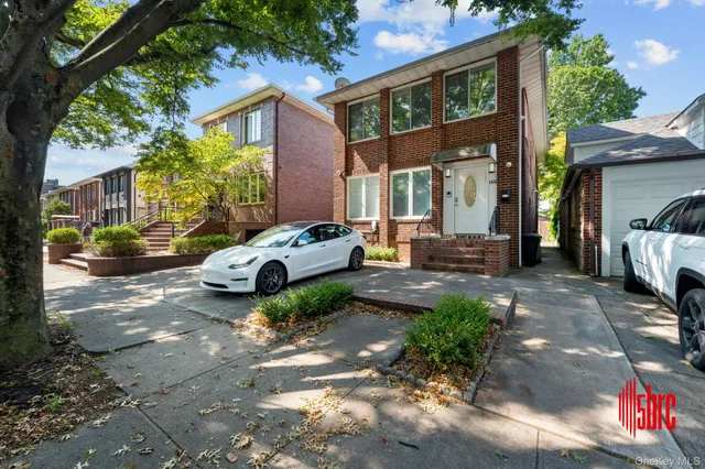 a view of a car park in front of house