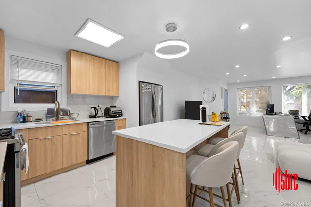 a picture of a bench in front of door