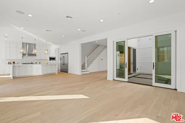 $4,650,000 | 744 North Almar Avenue, Pacific Palisades, CA 90272