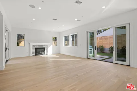 $4,650,000 | 744 North Almar Avenue, Pacific Palisades, CA 90272