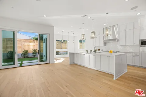 $4,650,000 | 744 North Almar Avenue, Pacific Palisades, CA 90272