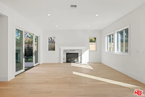 $4,650,000 | 744 North Almar Avenue, Pacific Palisades, CA 90272