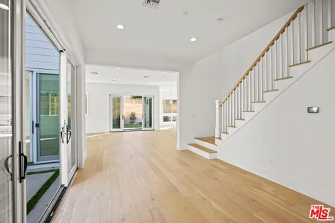 $4,650,000 | 744 North Almar Avenue, Pacific Palisades, CA 90272