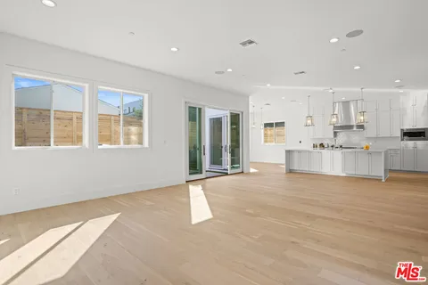 $4,650,000 | 744 North Almar Avenue, Pacific Palisades, CA 90272