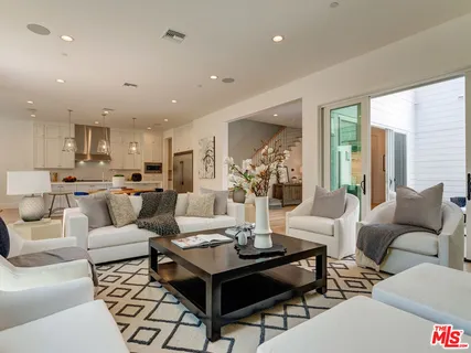 $4,650,000 | 744 North Almar Avenue, Pacific Palisades, CA 90272