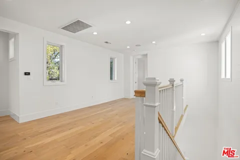 $4,650,000 | 744 North Almar Avenue, Pacific Palisades, CA 90272