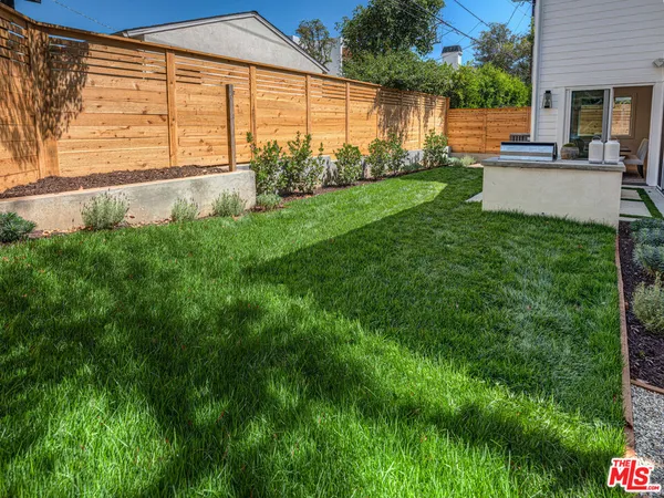 $4,650,000 | 744 North Almar Avenue, Pacific Palisades, CA 90272