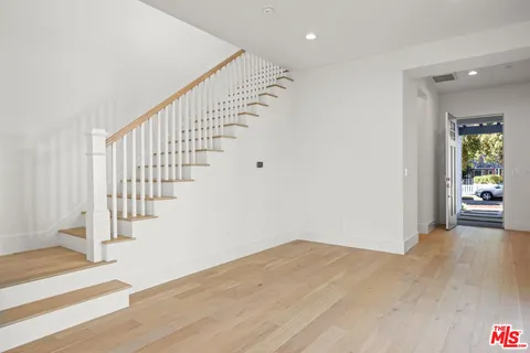 $4,650,000 | 744 North Almar Avenue, Pacific Palisades, CA 90272