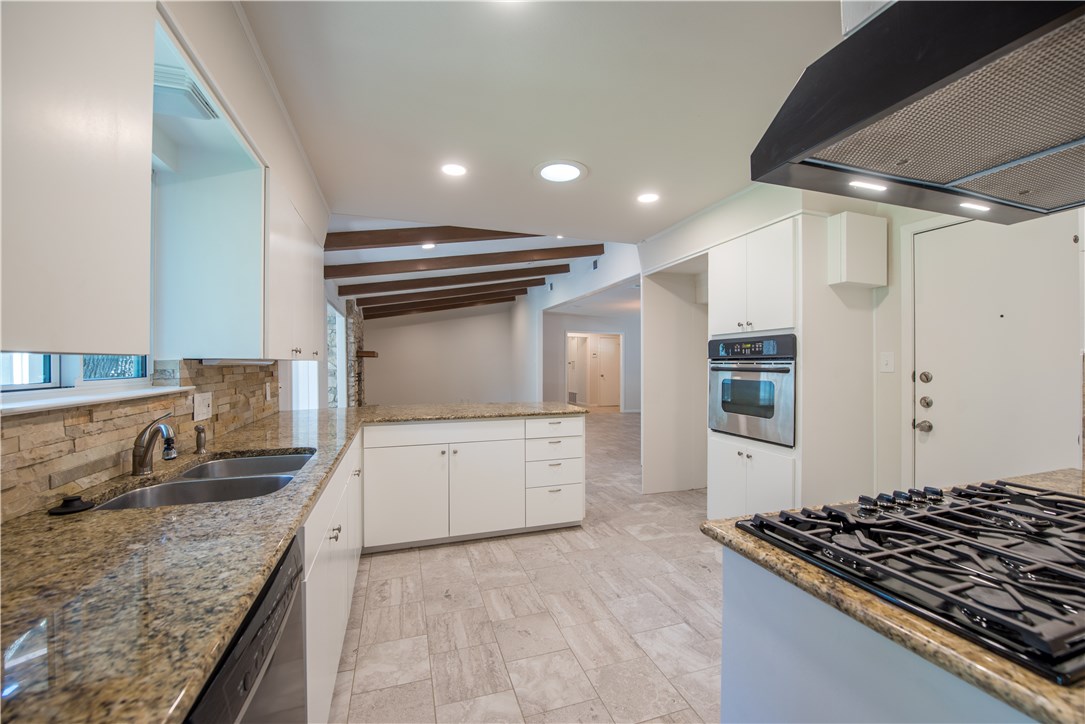 2902 Silverleaf Drive Austin, TX 78757 - Photo 10 of 30