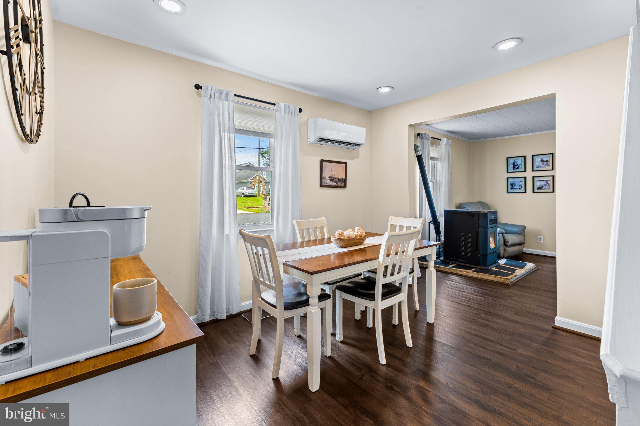 7800 Appletree Road Pasadena, MD 21122 - Photo 17 of 33 Bright and inviting dining space.