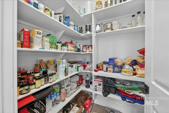 $889,900 | 1911 North Willowick Avenue, Eagle, ID 83616