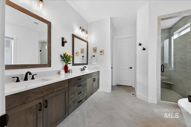 $889,900 | 1911 North Willowick Avenue, Eagle, ID 83616