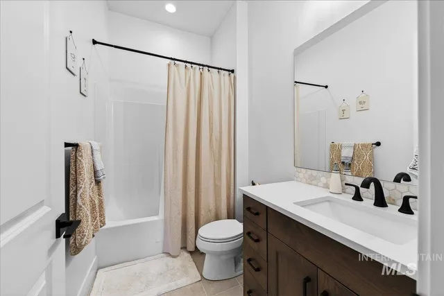 $889,900 | 1911 North Willowick Avenue, Eagle, ID 83616