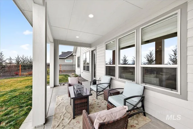 $889,900 | 1911 North Willowick Avenue, Eagle, ID 83616