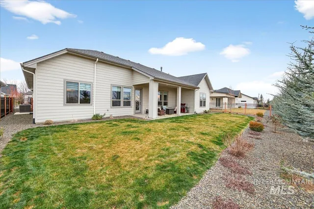 $889,900 | 1911 North Willowick Avenue, Eagle, ID 83616