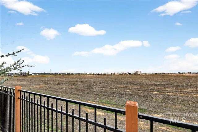 $889,900 | 1911 North Willowick Avenue, Eagle, ID 83616