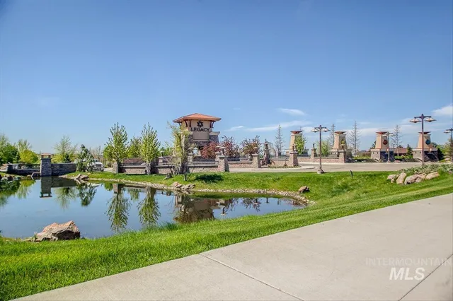 $889,900 | 1911 North Willowick Avenue, Eagle, ID 83616