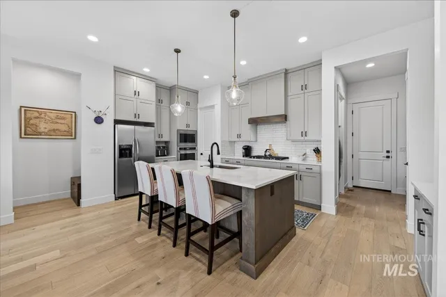 $889,900 | 1911 North Willowick Avenue, Eagle, ID 83616