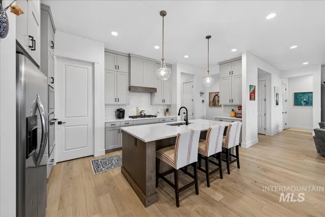 $889,900 | 1911 North Willowick Avenue, Eagle, ID 83616