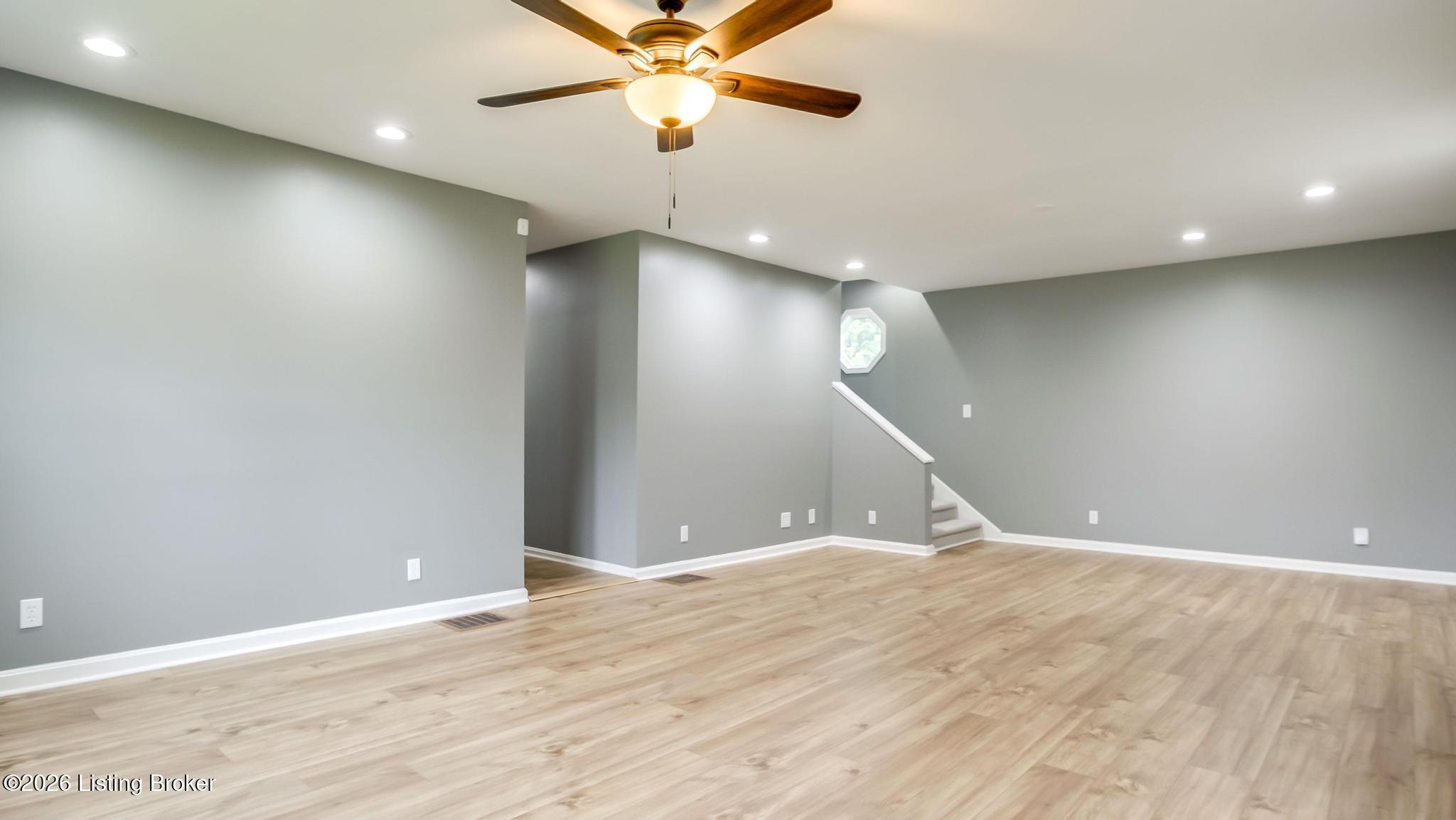 634 Country Club Road Louisville, KY 40206 - Photo 6 of 35 Living Room