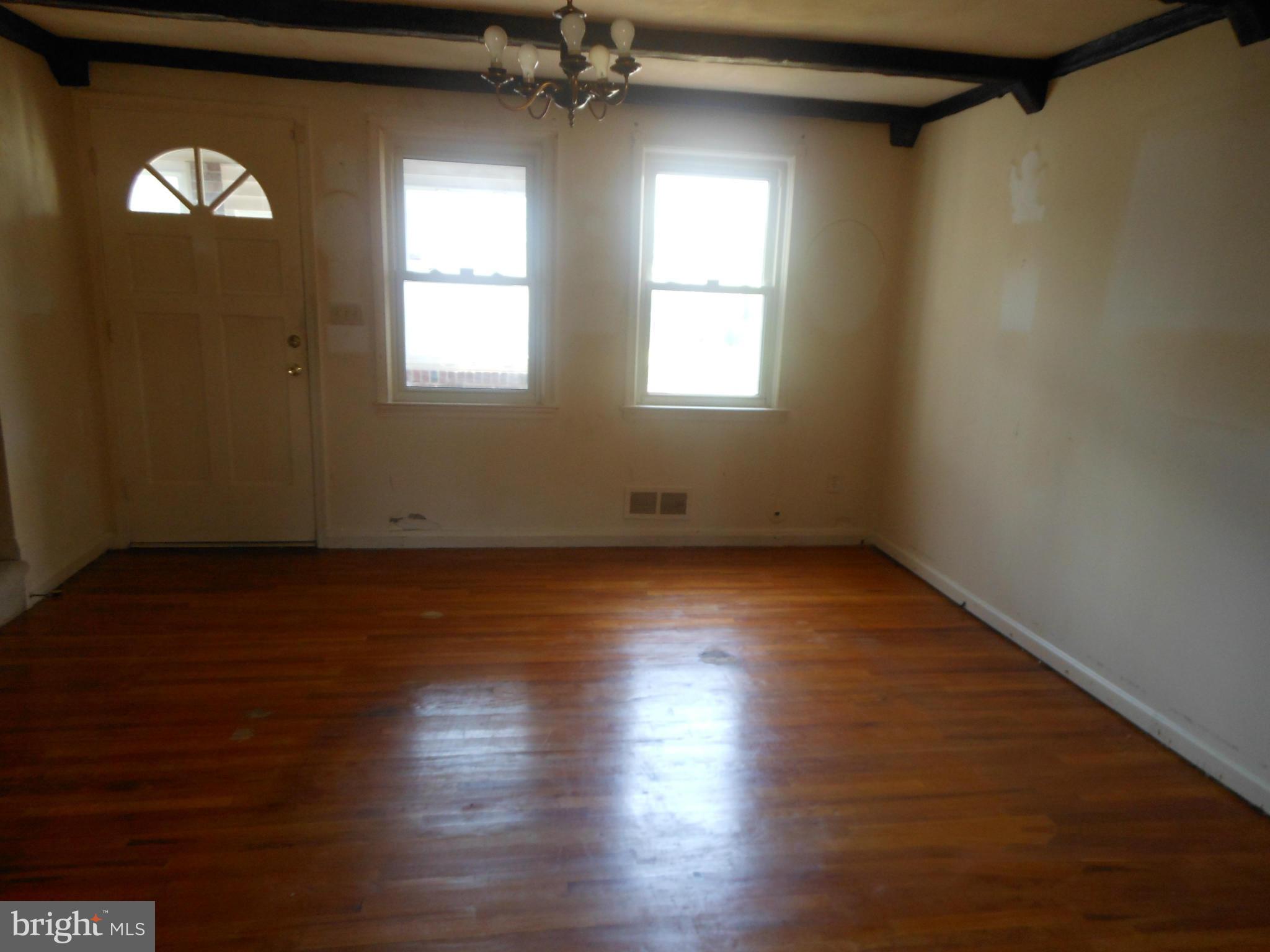 7303 Stratton Way Baltimore, MD 21224 - Photo 4 of 16 Living Room-photo two