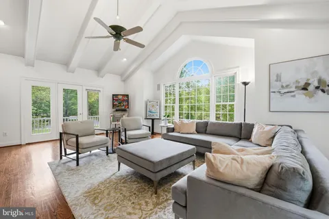 a view of a livingroom with furniture