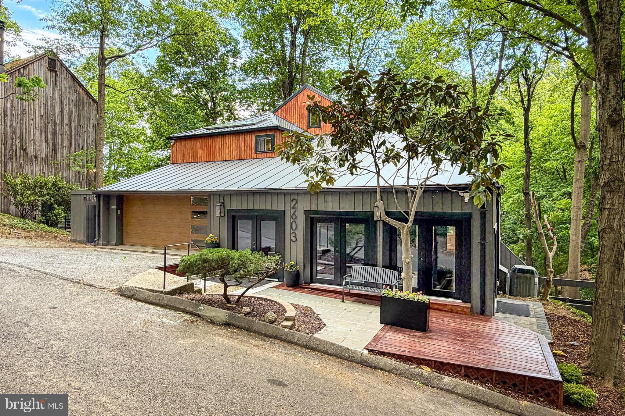2603 Klingle Road Northwest Washington, DC 20008 - Photo 3 of 94