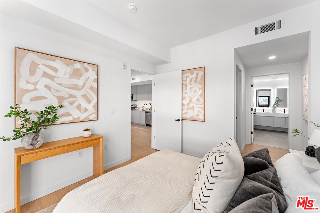 904 South New Hampshire Avenue, Unit 506 Los Angeles, CA 90006 - Photo 13 of 27