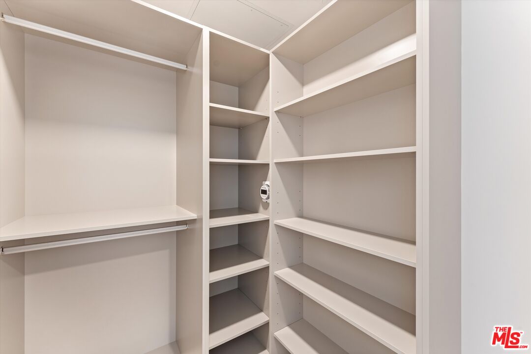 904 South New Hampshire Avenue, Unit 506 Los Angeles, CA 90006 - Photo 15 of 27