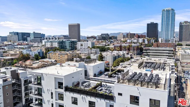 $755,700 | 904 South New Hampshire Avenue, Unit 506, Los Angeles, CA 90006