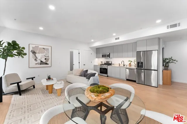 $755,700 | 904 South New Hampshire Avenue, Unit 506, Los Angeles, CA 90006