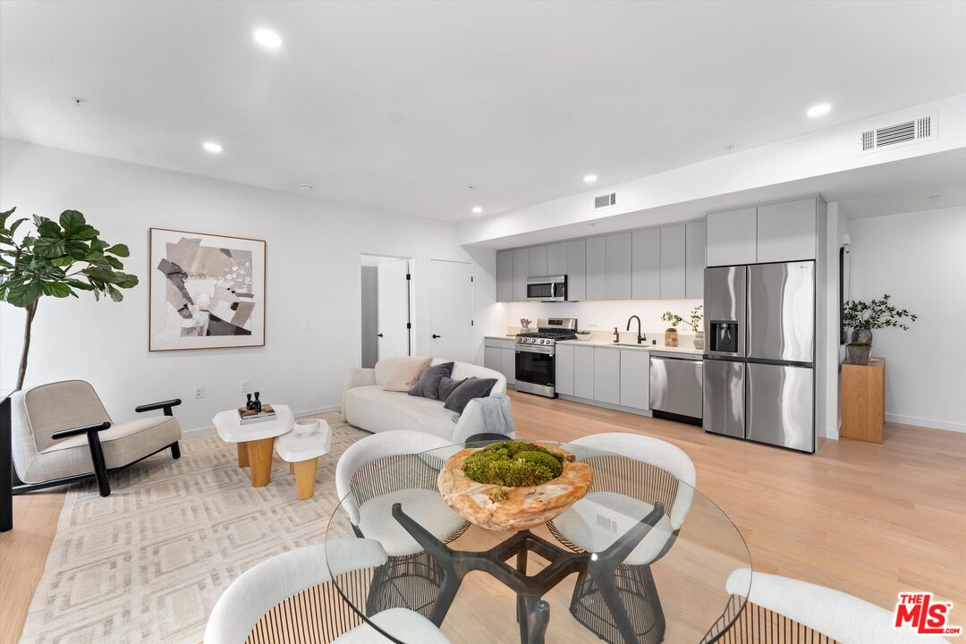 904 South New Hampshire Avenue, Unit 506 Los Angeles, CA 90006 - Photo 7 of 27