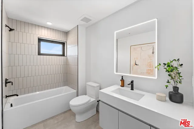 $755,700 | 904 South New Hampshire Avenue, Unit 506, Los Angeles, CA 90006