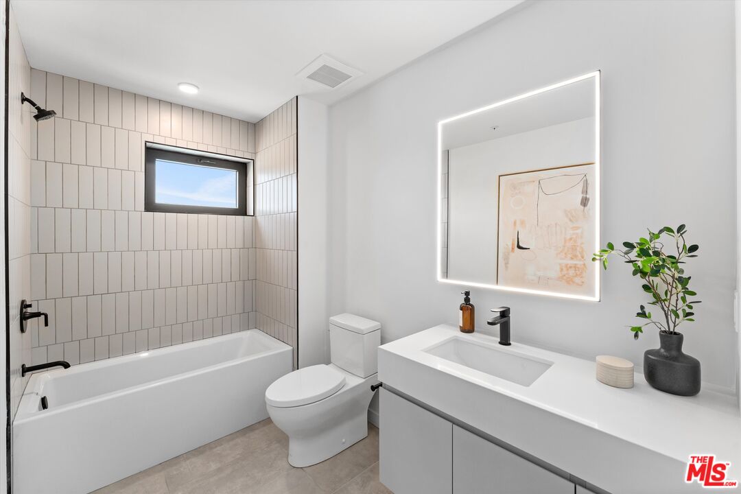 904 South New Hampshire Avenue, Unit 506 Los Angeles, CA 90006 - Photo 10 of 27