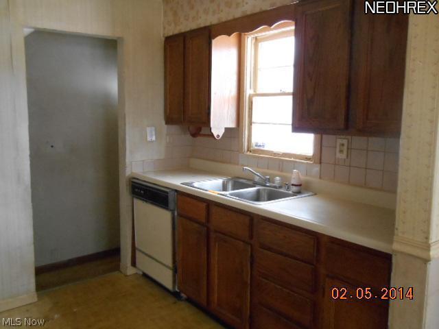 4907 Richmond Road Cleveland, OH 44128 - Photo 4 of 18 Gallery Image 4