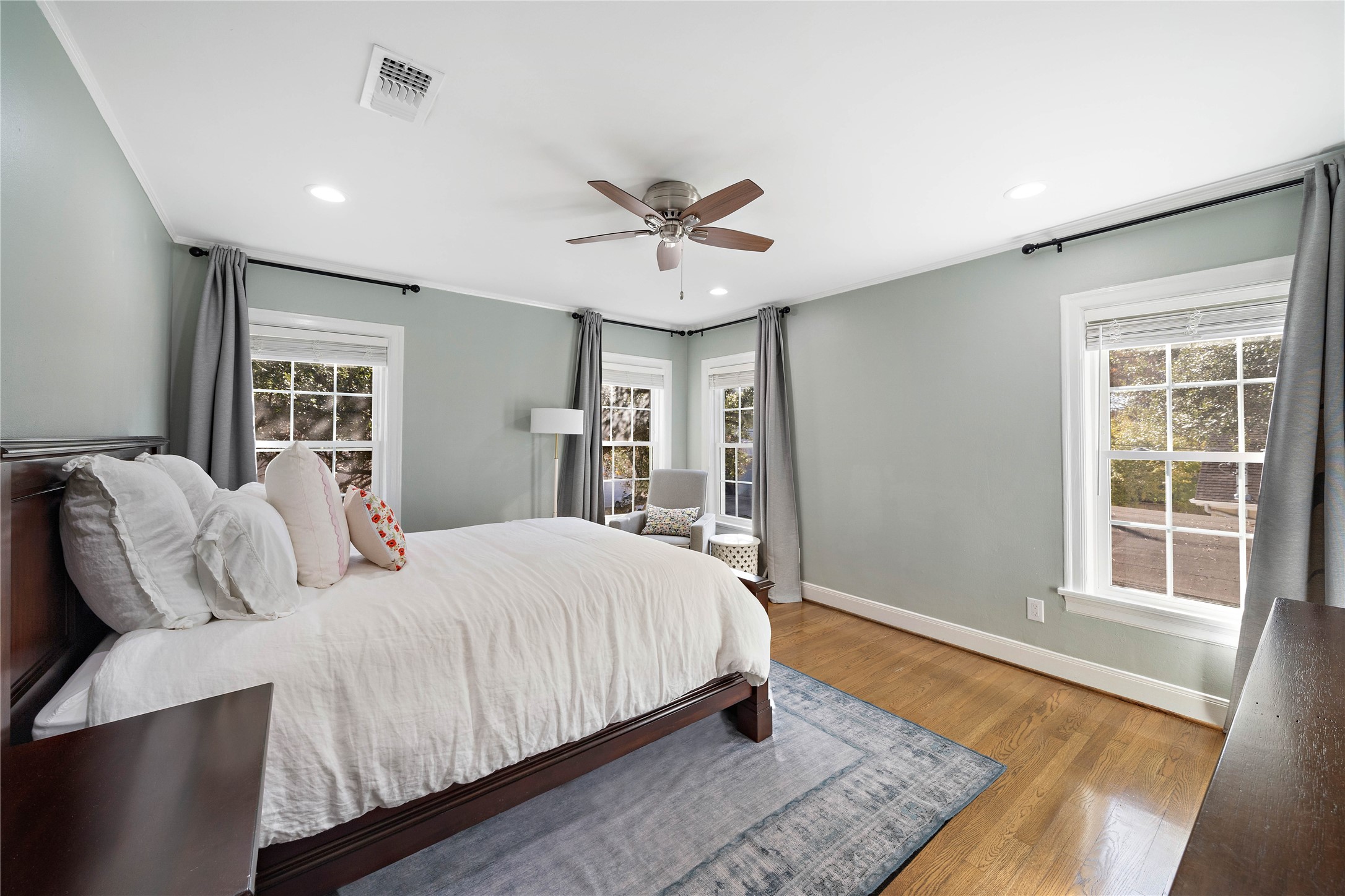 2003 Dryden Road Houston, TX 77030 - Photo 14 of 20 Secondary bedroom 1