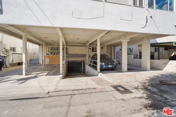 $3,695 | 248 South Doheny Drive, Unit 3, Beverly Hills, CA 90211