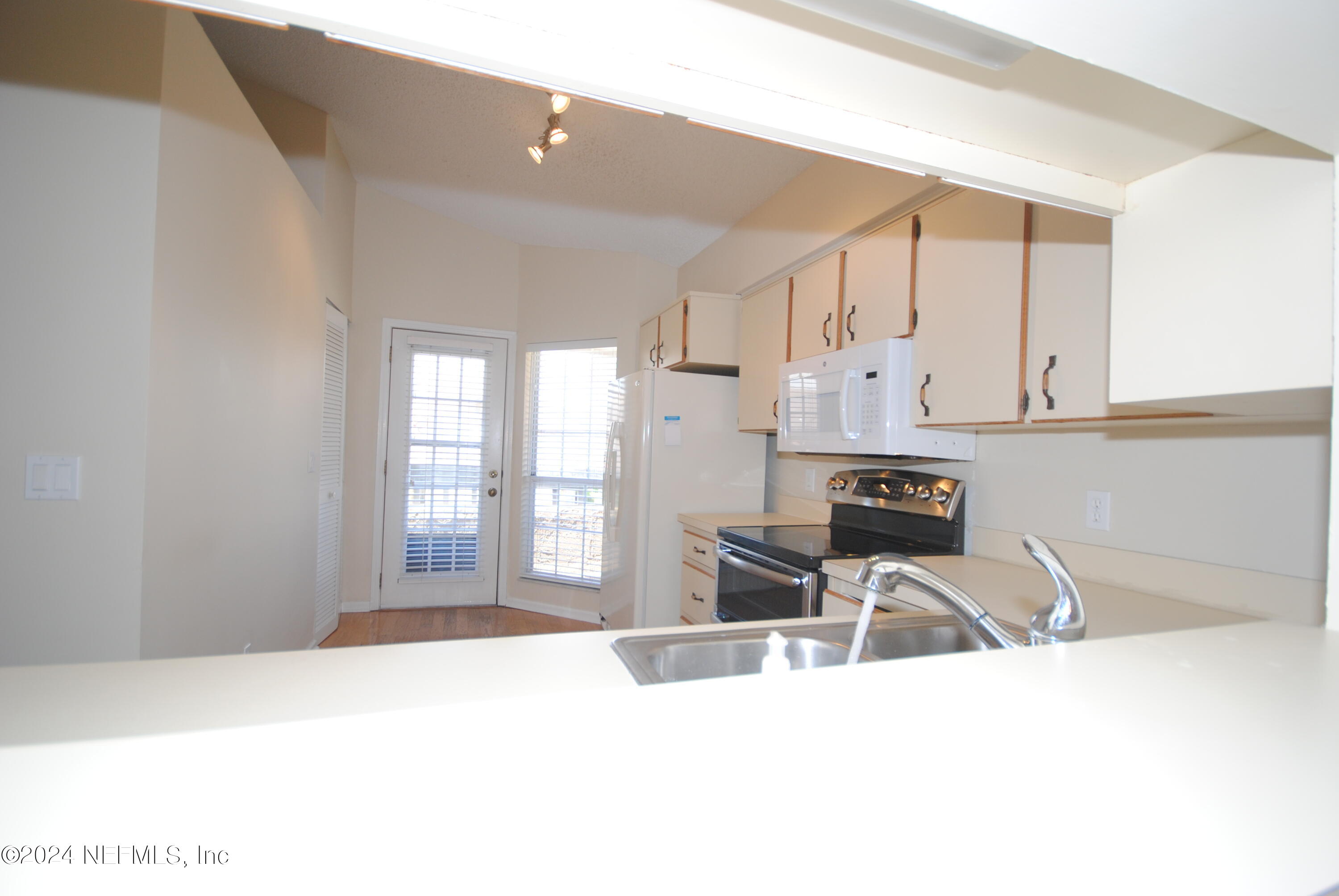 502 Tournament Road Ponte Vedra Beach, FL 32082 - Photo 5 of 15 Kitchen