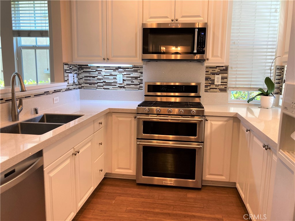 26 Opus Irvine, CA 92618 - Photo 5 of 32 a kitchen with a stove and a microwave