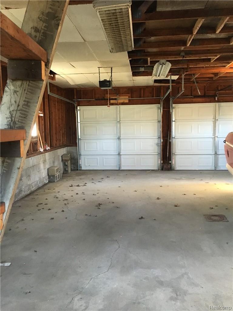8144 Lansing Road Durand, MI 48429 - Photo 7 of 27 interior garage.jpg