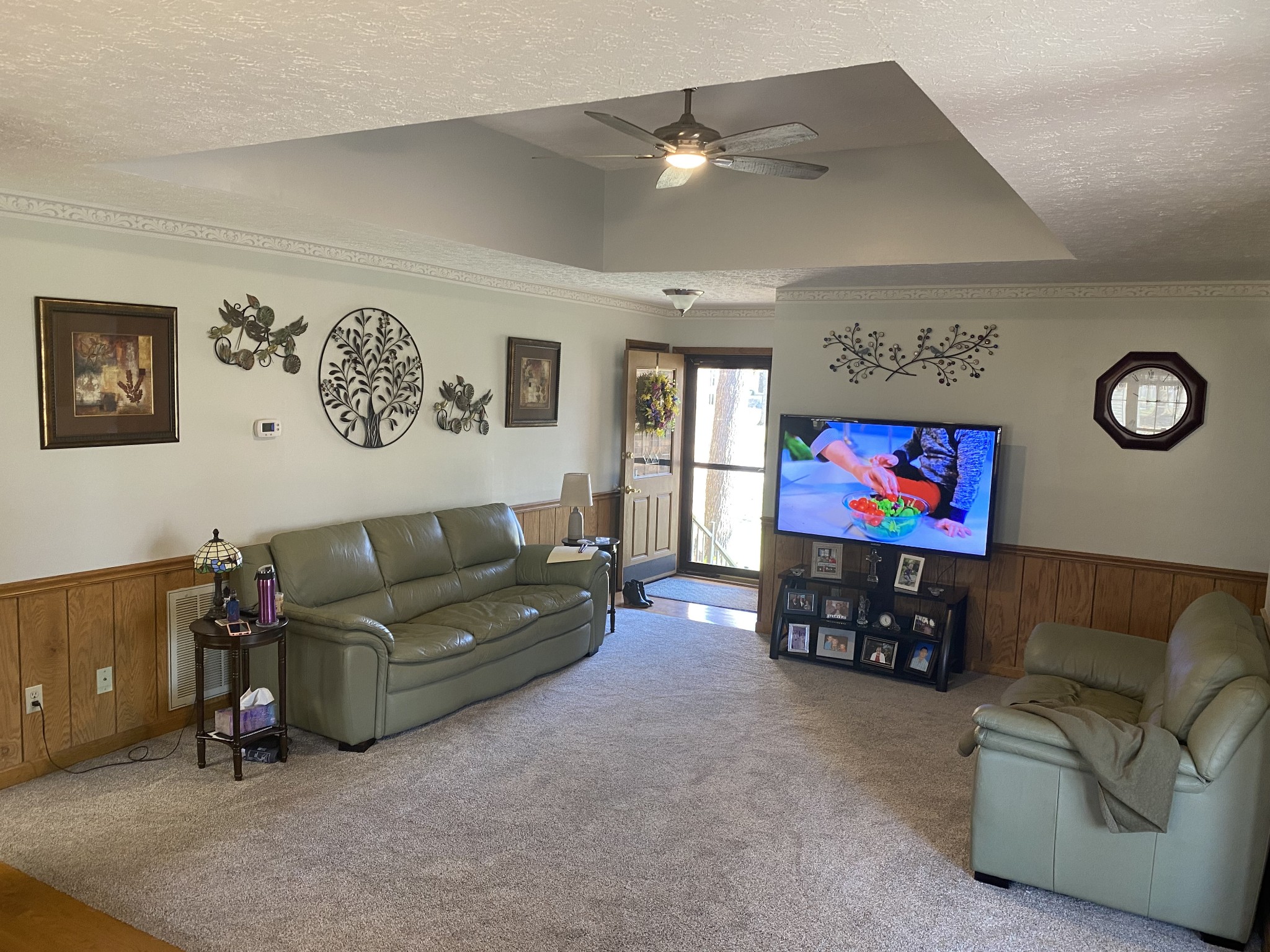 4583 Mt View Road Manchester, TN 37355 - Photo 3 of 18 a living room with furniture and a flat screen tv