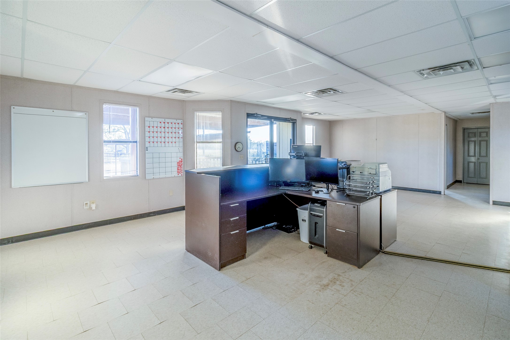 9477 County Road 420 Navasota, TX 77868 - Photo 17 of 25 a workspace with furniture and window