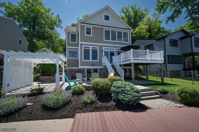 41 East Shore Road Denville, NJ 07834 - Photo 2 of 37