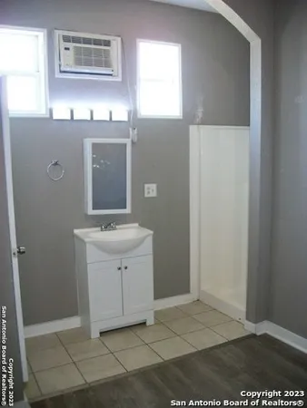 $1,200 | 340 McKinley Avenue, Unit 1, San Antonio, TX 78210