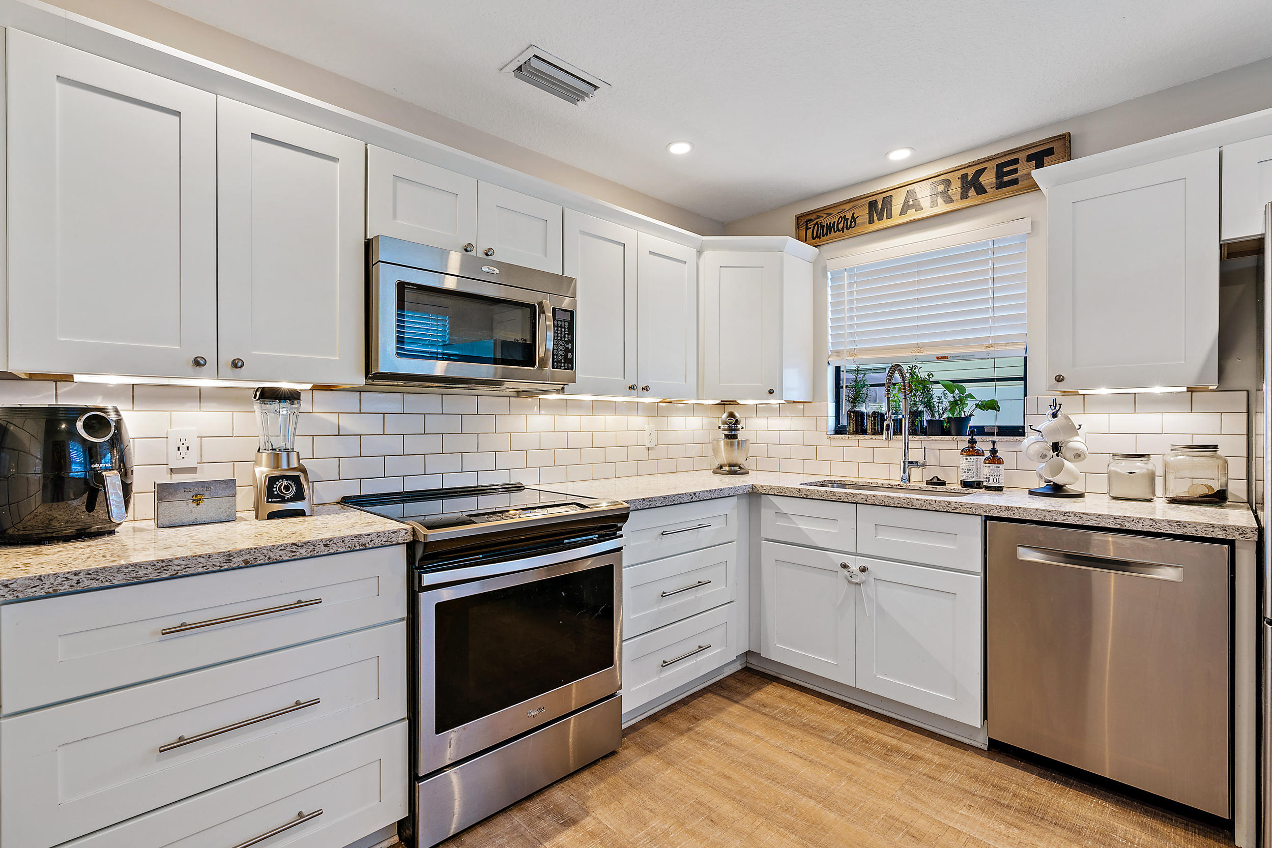 124 Timberline Drive Jupiter, FL 33458 - Photo 8 of 27 124 Timberline Dr-3