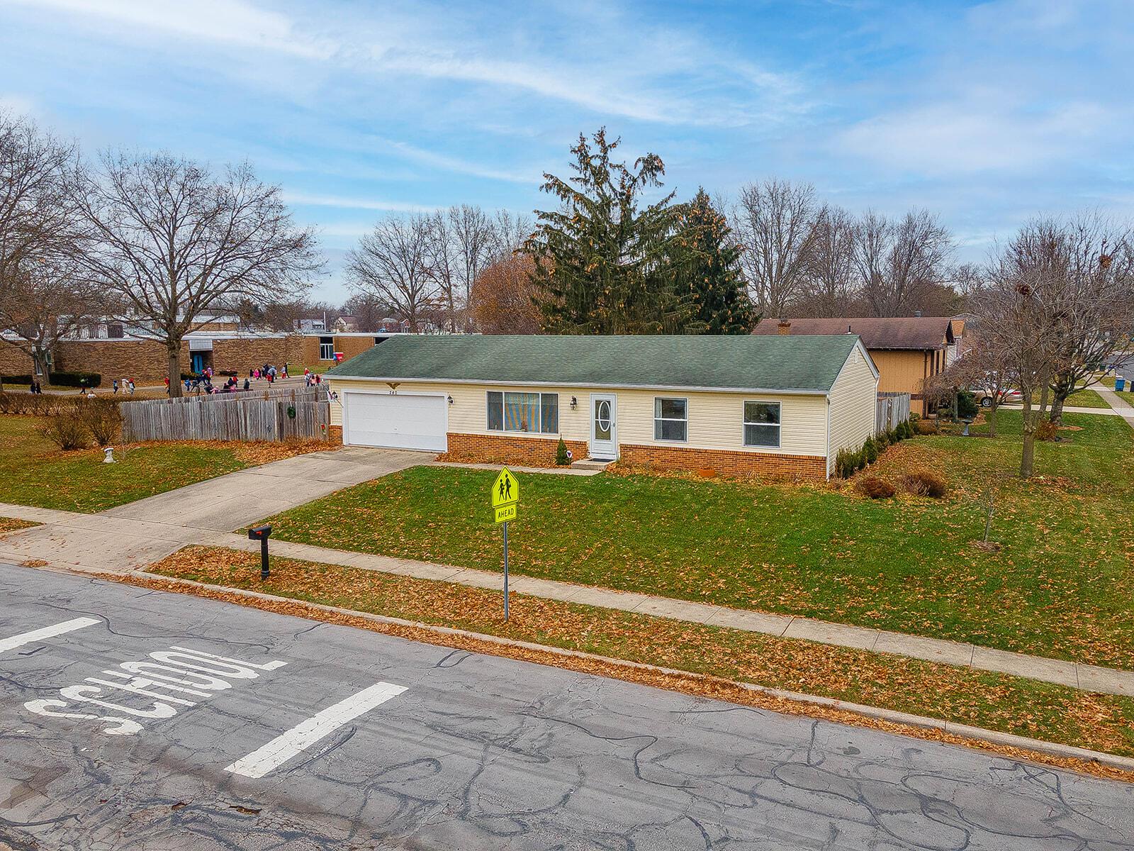 240 Chapelfield Road Columbus, OH 43230 - Photo 4 of 45 240 Chapelfield Road-13