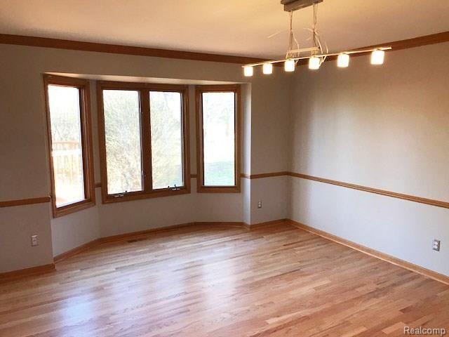 348 Oakbridge Drive Rochester, MI 48306 - Photo 9 of 35