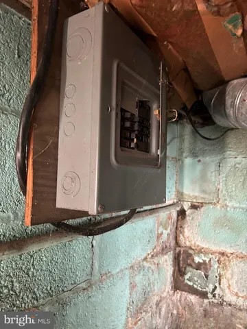 $89,000 | 2 Evergreen Terrace, Cumberland, MD 21502